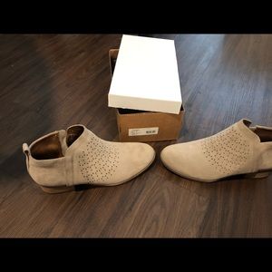 Tom’s Delia Booties